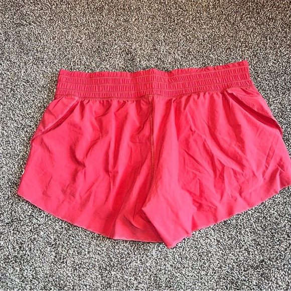 Lululemon Free Spirit Short Size 10 - Picture 2 of 6